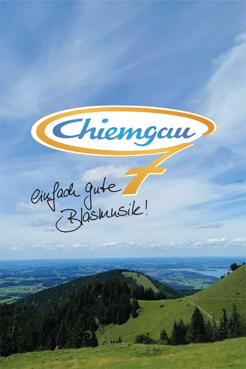 Logo Chiemgau7 auf blauem Bergpanorama-Himmel